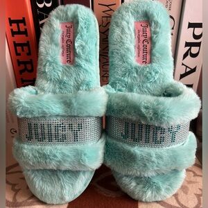 💙 Like New 💙 Juicy Couture Beautiful Blue Fuzzy Slides Size 8/9 💙